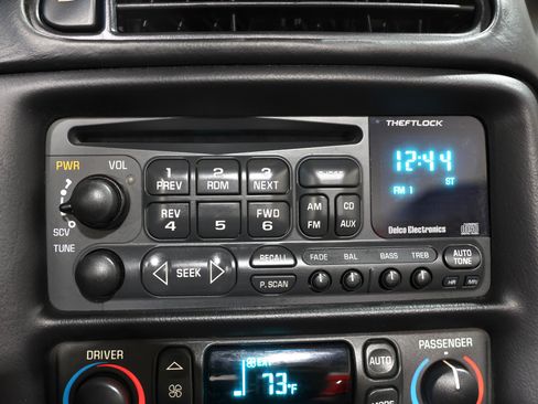Used 2004 Chevrolet Corvette Convertible w/ Preferred Equipment Group RWD image 12