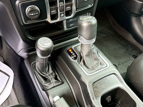 Used 2021 Jeep Wrangler Unlimited Sahara w/ Cold Weather Group AWD/4WD image 18