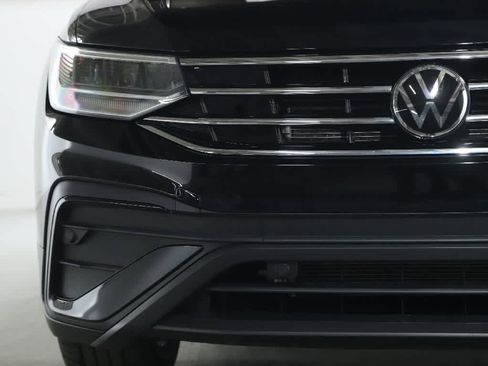 Certified 2023 Volkswagen Tiguan SE w/ Panoramic Sunroof Package image 6