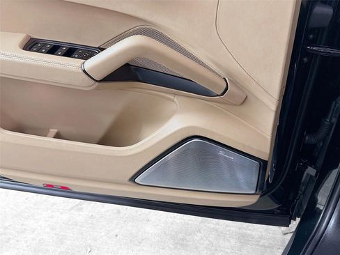 Used 2025 Porsche Cayenne Turbo image 19