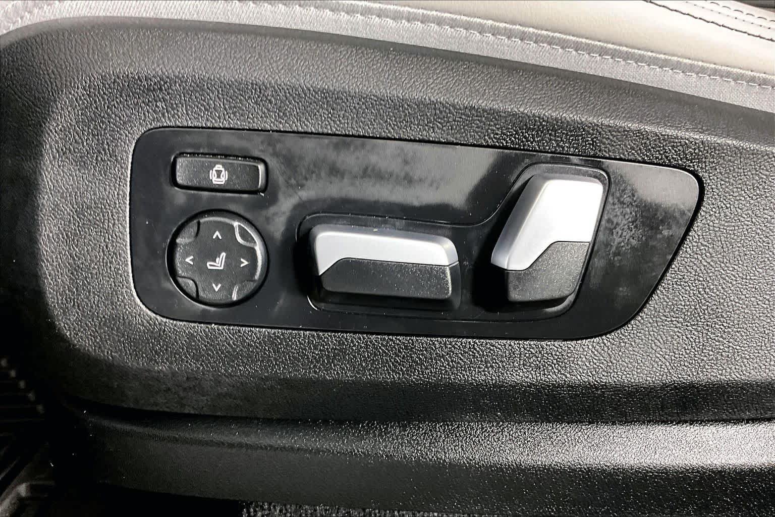 Used 2024 BMW X5 xDrive40i w/ M Sport Package AWD/4WD image 30
