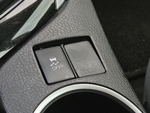 Used 2017 Toyota Corolla LE FWD image 16