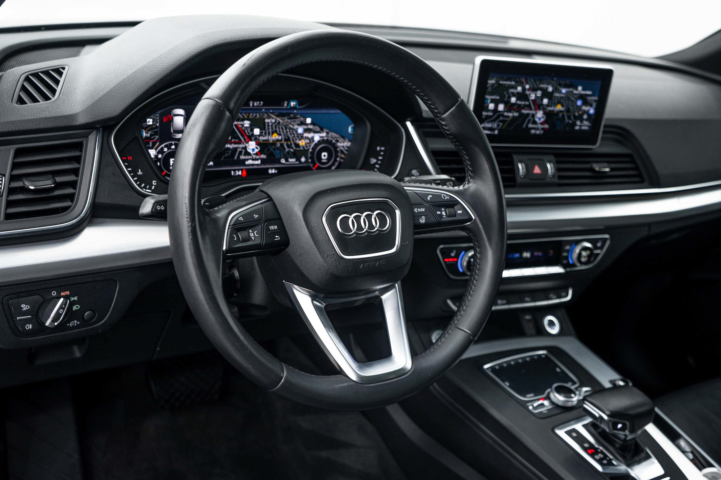 Used 2020 Audi Q5 2.0T Titanium Premium Plus w/ Premium Plus Package AWD/4WD image 10