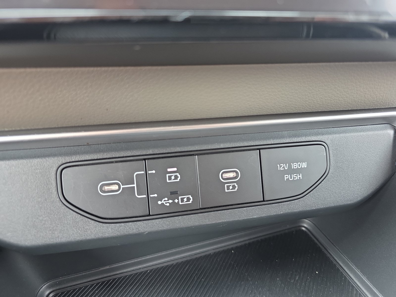 Certified 2026 Kia Carnival LX FWD image 19