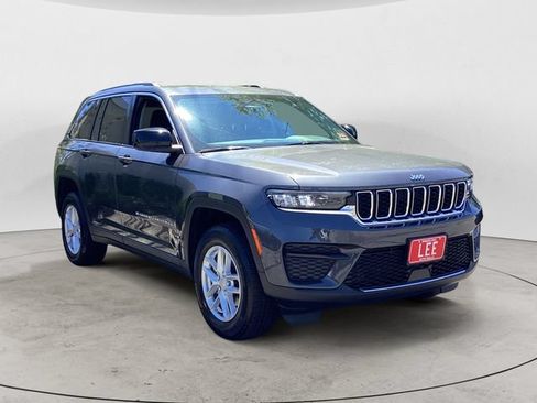 Certified 2023 Jeep Grand Cherokee Laredo X AWD/4WD image 7