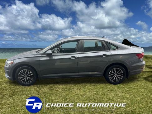 Used 2020 Volkswagen Jetta SE w/ SE Cold Weather Package image 3