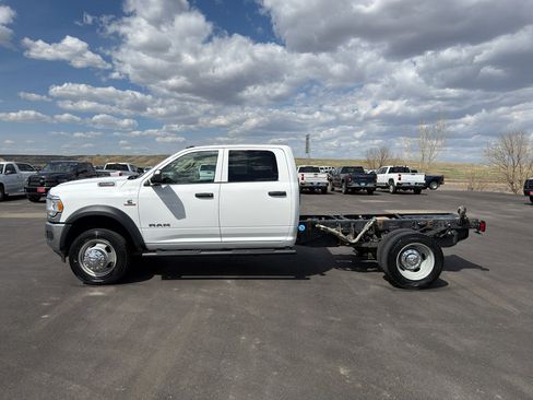 Used 2019 RAM 5500 Tradesman w/ Chrome Appearance Group AWD/4WD image 28