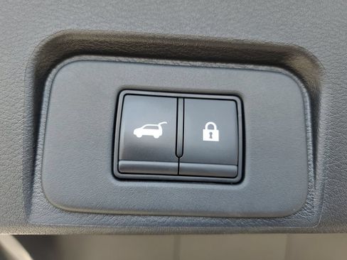 Used 2025 Nissan Rogue SV AWD/4WD image 24