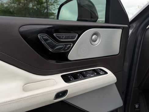 Used 2023 Lincoln Aviator Black Label w/ Dynamic Handling Package AWD/4WD image 13