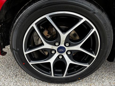 Used 2015 Ford Focus SE w/ SE Sport Package image 25