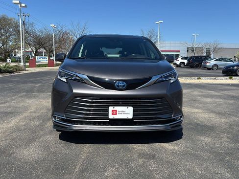 Used 2022 Toyota Sienna Platinum AWD/4WD image 6