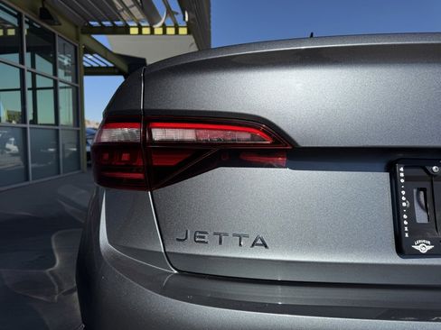 Used 2022 Volkswagen Jetta SE w/ Panoramic Sunroof Package image 14