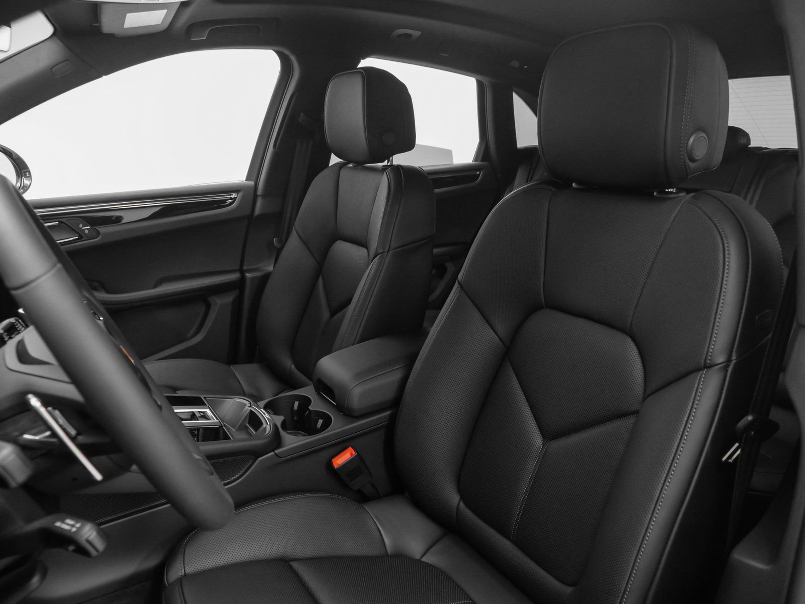 Certified 2025 Porsche Macan AWD/4WD image 5