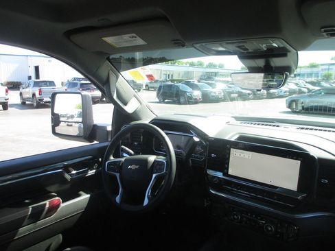 Used 2025 Chevrolet Silverado 3500 LTZ w/ LTZ Plus Package AWD/4WD image 29