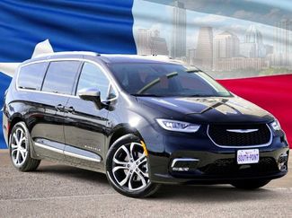 New 2026 Chrysler Pacifica Pinnacle video 1