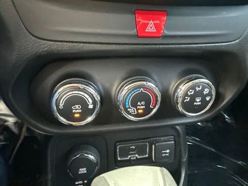 Used 2017 Jeep Renegade Sport w/ Power & Air Group AWD/4WD image 23