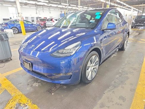 Used 2022 Tesla Model Y Long Range image 3