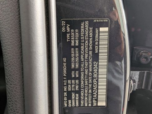 Certified 2023 Porsche Macan AWD/4WD image 29