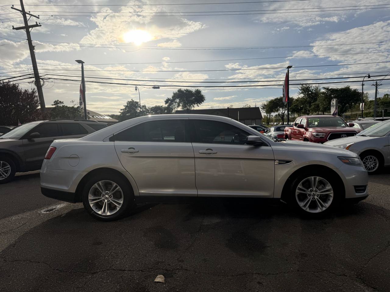 Used 2015 Ford Taurus SEL FWD image 6