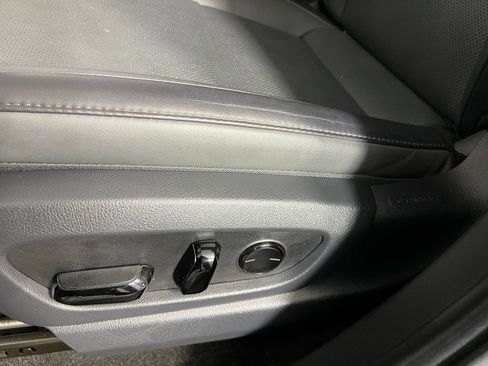 Used 2023 Lexus RZ 450e Premium image 24