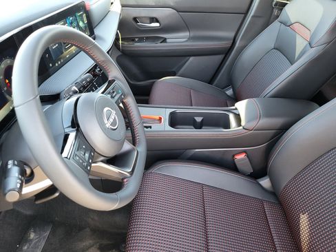 New 2026 Nissan Kicks SR AWD/4WD image 8
