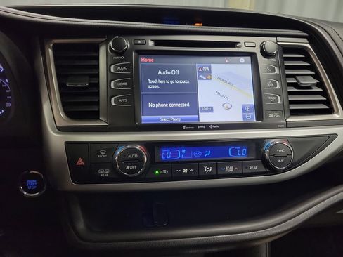 Used 2019 Toyota Highlander SE AWD/4WD image 17