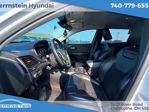 Used 2019 Jeep Cherokee Trailhawk AWD/4WD image 22