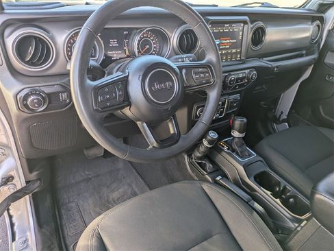 Used 2023 Jeep Gladiator Willys image 10