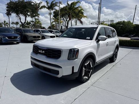 Used 2024 Kia Telluride S FWD image 9