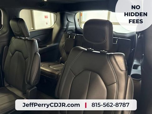 New 2027 Chrysler Pacifica Select FWD image 19