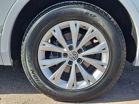Used 2018 Volkswagen Tiguan SE w/ Panoramic Sunroof Package image 13