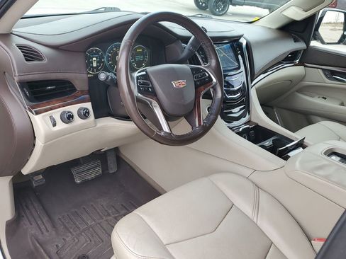 Used 2015 Cadillac Escalade ESV 4WD image 21