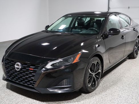 Used 2023 Nissan Altima 2.5 SR FWD image 29