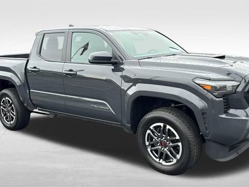 Used 2025 Toyota Tacoma TRD Sport AWD/4WD image 29