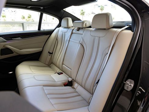 Used 2023 BMW 530i w/ Premium Package image 22