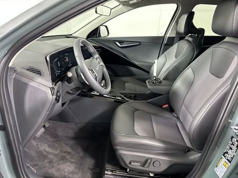 Used 2024 Kia Niro EX image 11