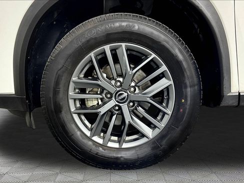 Used 2024 Nissan Rogue S image 32