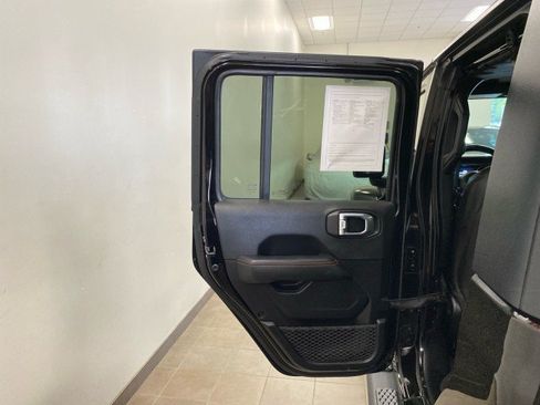 Used 2021 Jeep Gladiator Mojave AWD/4WD image 8