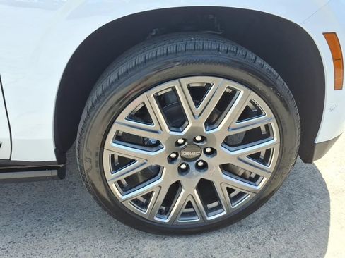 New 2026 GMC Yukon Denali Ultimate AWD/4WD image 9