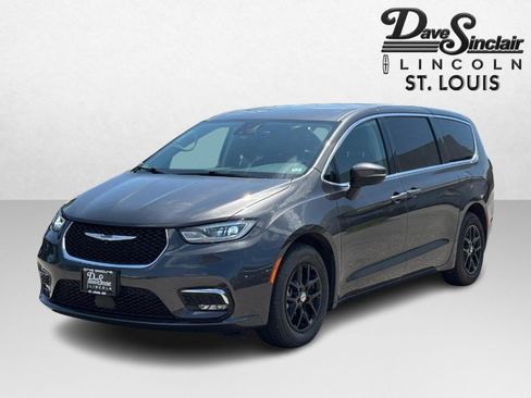 Used 2023 Chrysler Pacifica Touring-L FWD image 7
