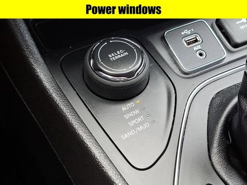 Used 2021 Jeep Cherokee Latitude Lux w/ Comfort/Convenience Group image 16