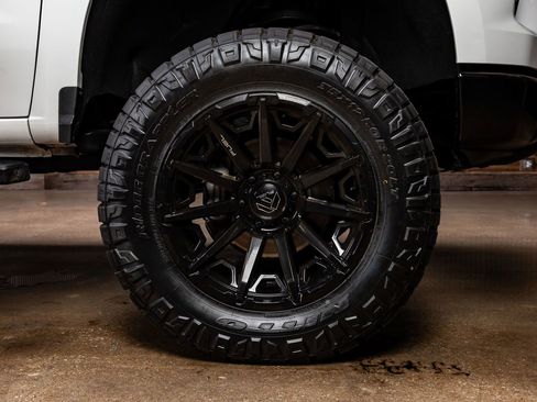 Used 2024 Chevrolet Silverado 1500 LT Trail Boss w/ Convenience Package II image 12