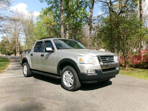 Used 2008 Ford Explorer Sport Trac XLT image 3