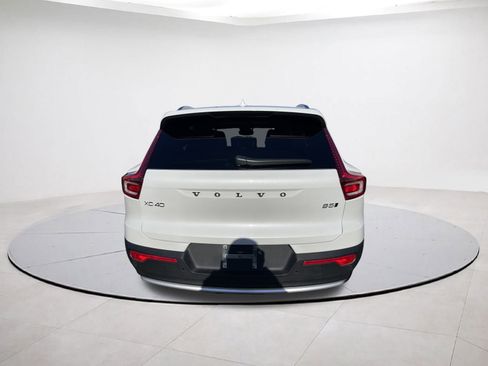 Used 2025 Volvo XC40 B5 Core image 25