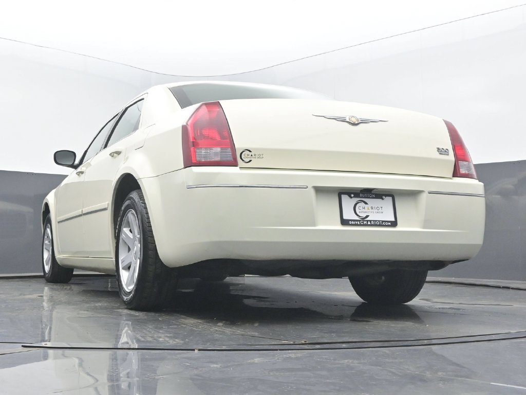 Used 2005 Chrysler 300 Touring w/ Sound Group RWD image 43