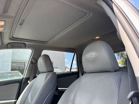 Used 2011 Toyota RAV4 Limited FWD image 3