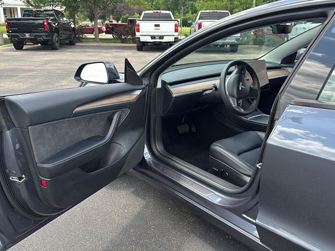 Used 2023 Tesla Model 3 Standard Range RWD image 2