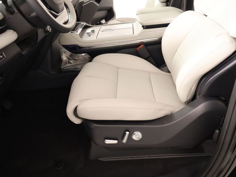 New 2026 Lincoln Navigator Premiere AWD/4WD image 12
