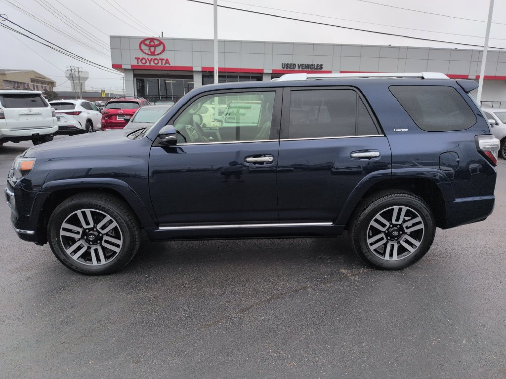 Used 2022 Toyota 4Runner Limited AWD/4WD image 2