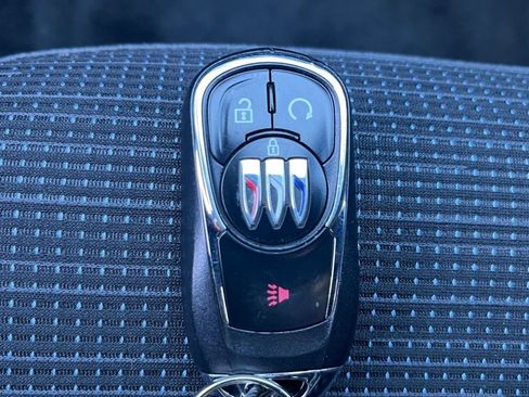 Used 2025 Buick Envista Preferred FWD image 23